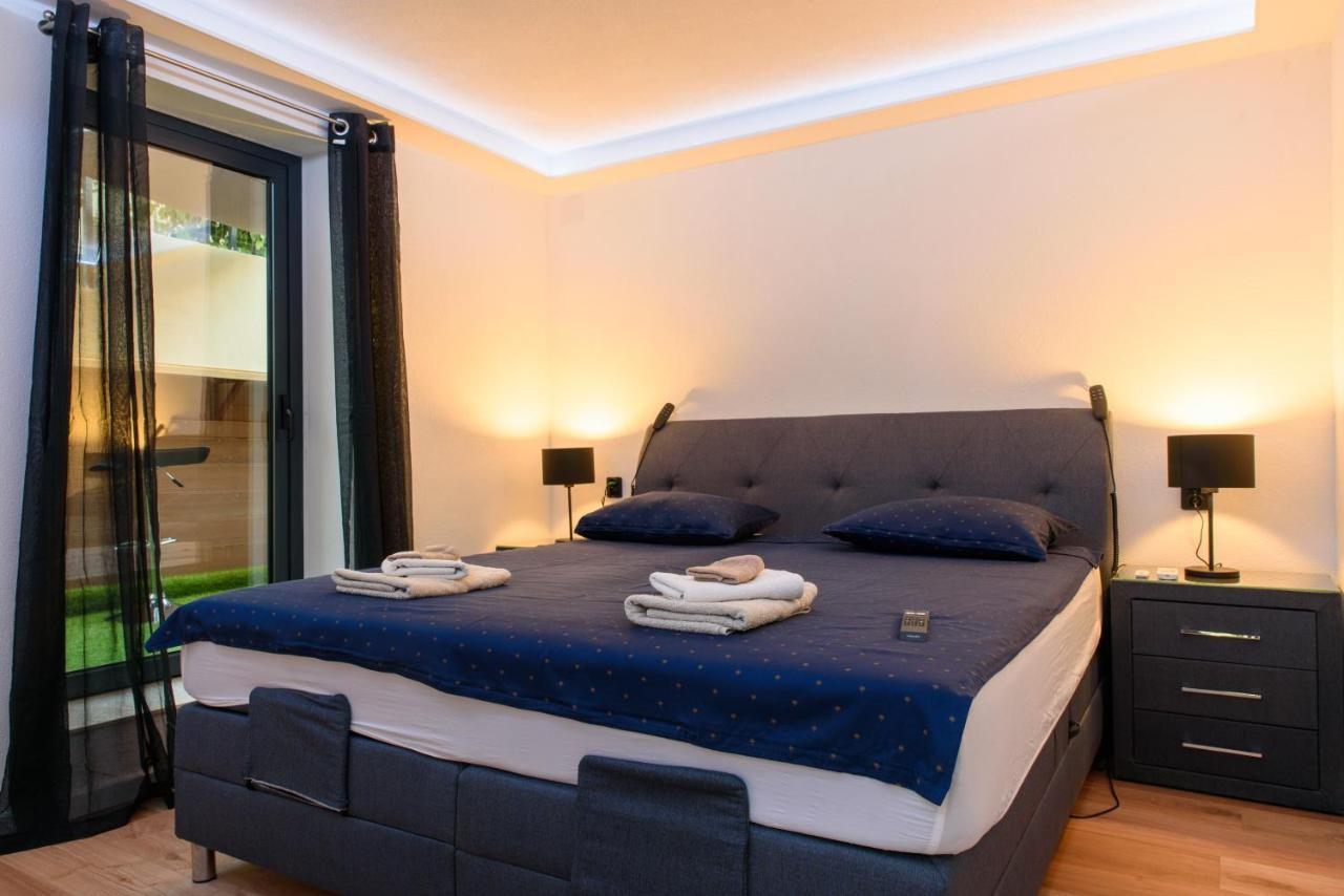 With Private Jacuzzi & Parking *