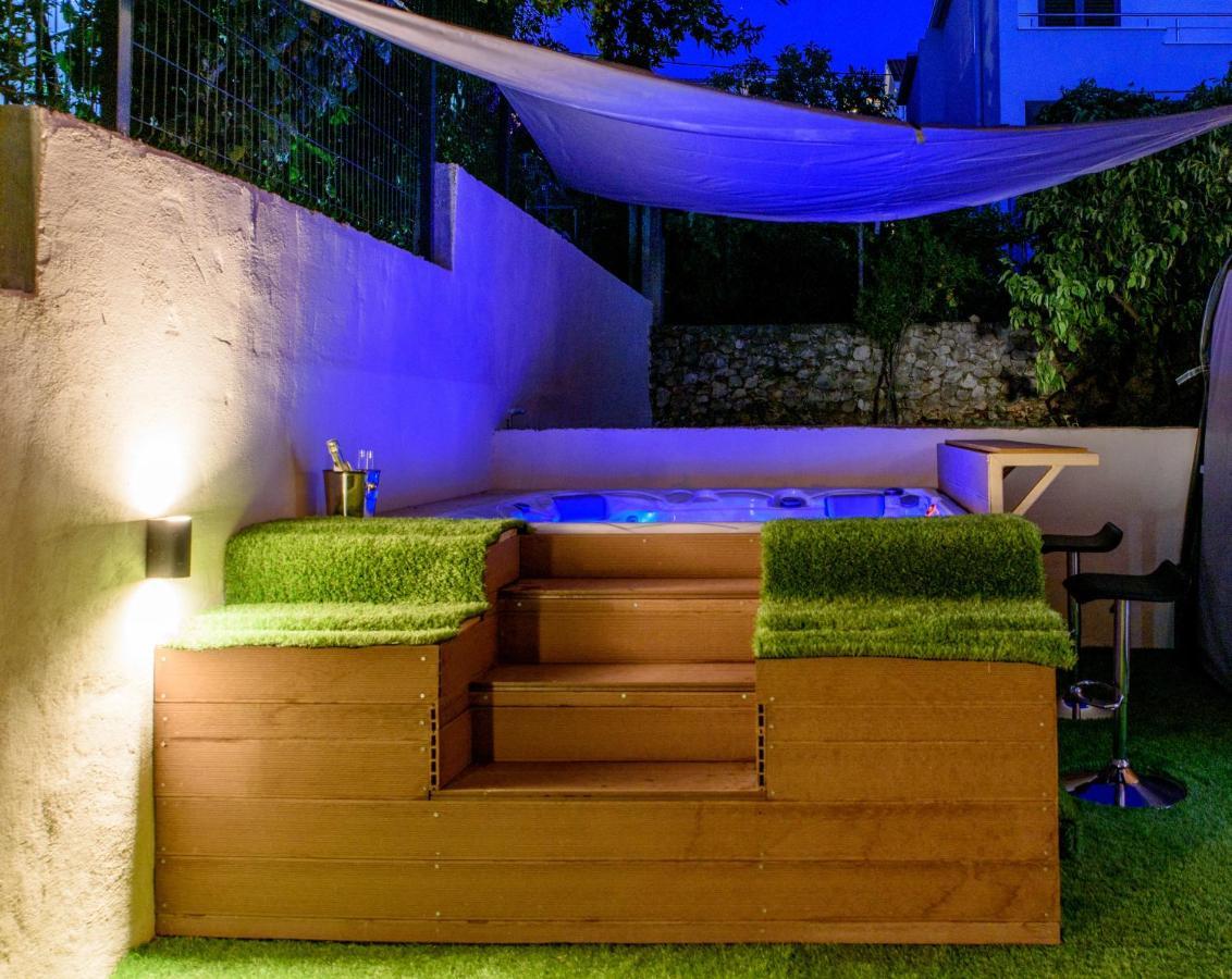 Case de vacanță With Private Jacuzzi & Parking Trogir