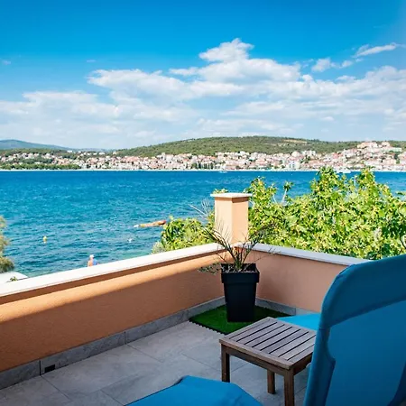 Beach Holiday Home With Private Jacuzzi & Parking Trogir Exterior photo
