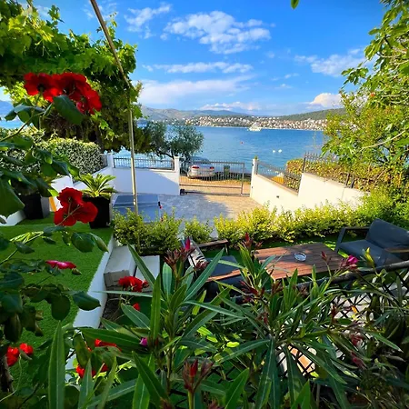 Beach Holiday Home With Private Jacuzzi & Parking Trogir Exterior photo