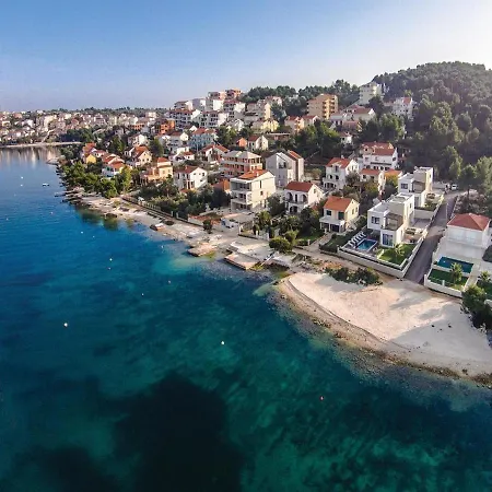 Beach Holiday Home With Private Jacuzzi & Parking Trogir Exterior photo