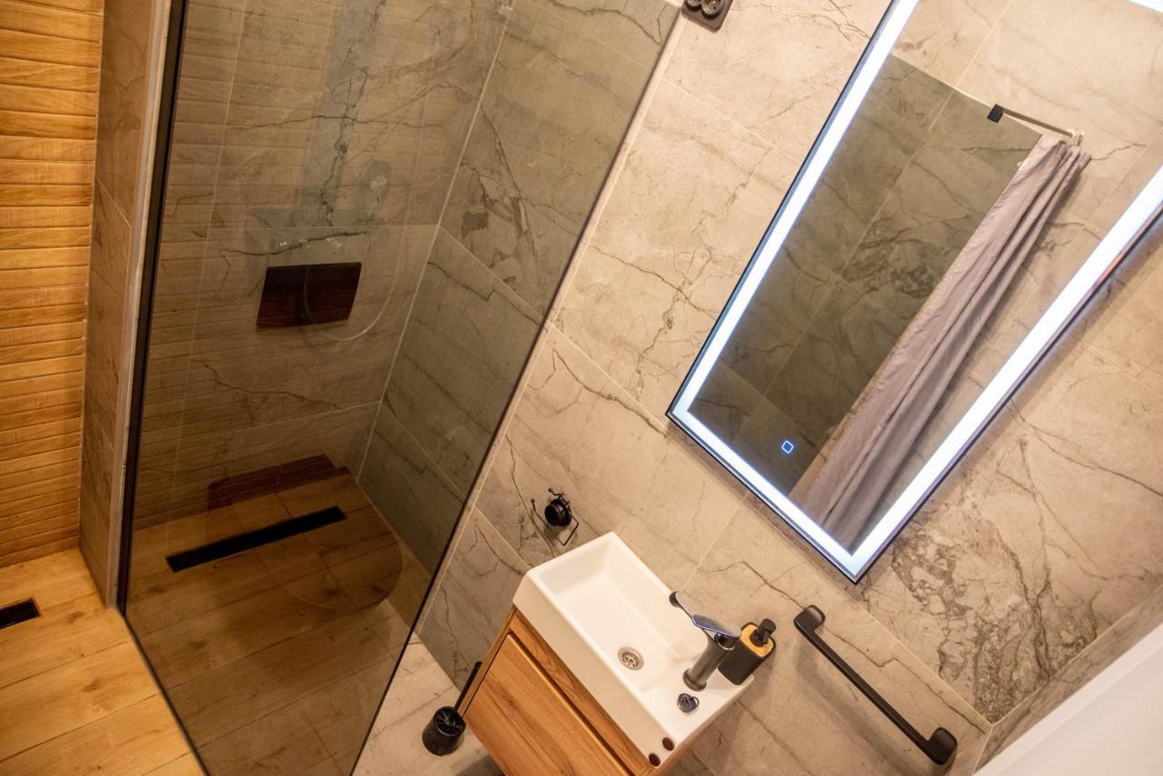 With Private Jacuzzi & Parking Hébergement de vacances Trogir
