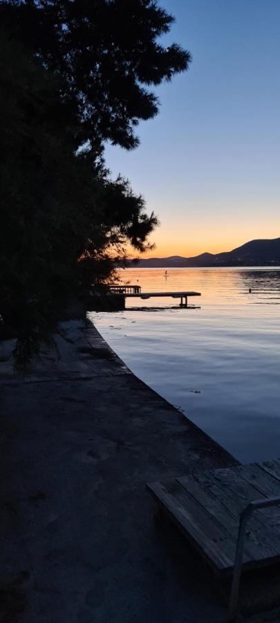 With Private Jacuzzi & Parking Hébergement de vacances Trogir